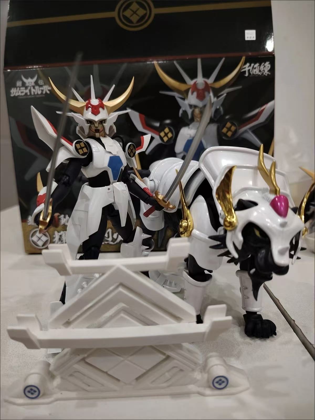 โยโรเด็น ซามูไร ทรูปเปอร์ส โรน - Bandai Tamashii Nations S.H.Figuarts บทวิจารณ์และราคา